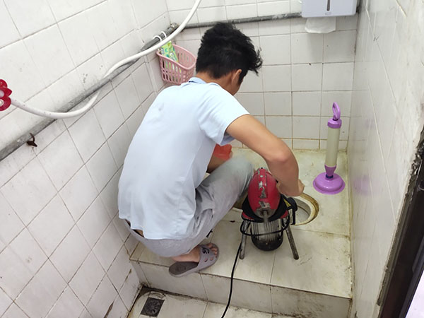 平顺肥皂掉到马桶里把马桶堵住了怎么办？马桶堵住了怎么办